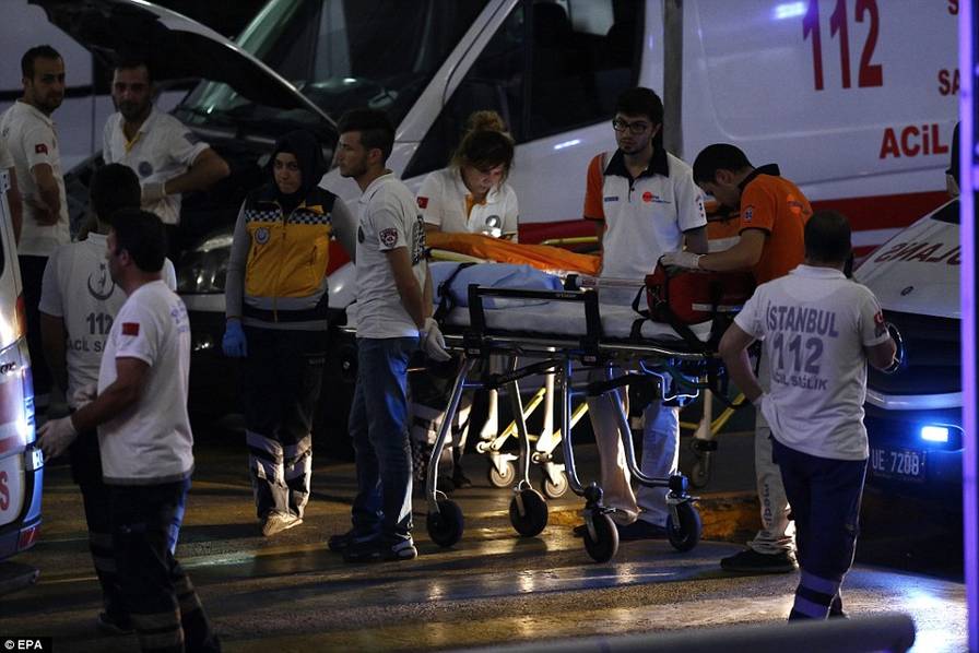 土耳其机场爆炸：枪手射杀身影曝光