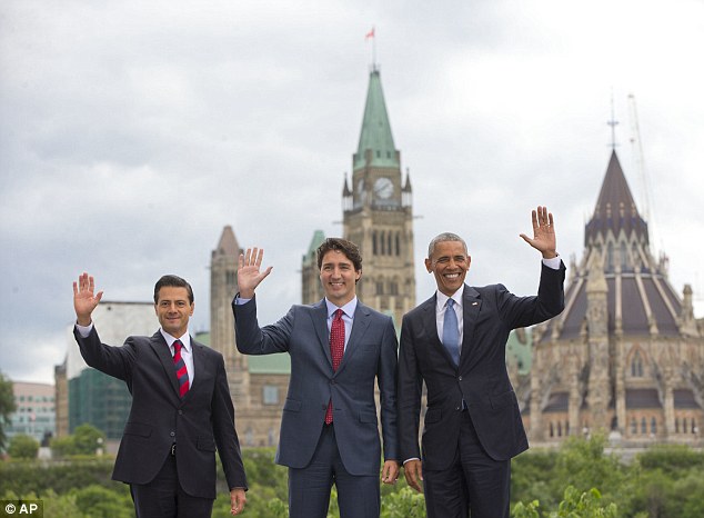 北美领导人峰会 三国领袖上演尴尬握手