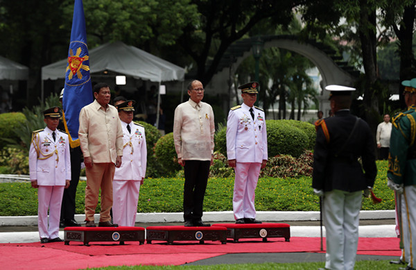 杜特尔特宣誓就任菲律宾总统 称将严厉打击犯罪行为