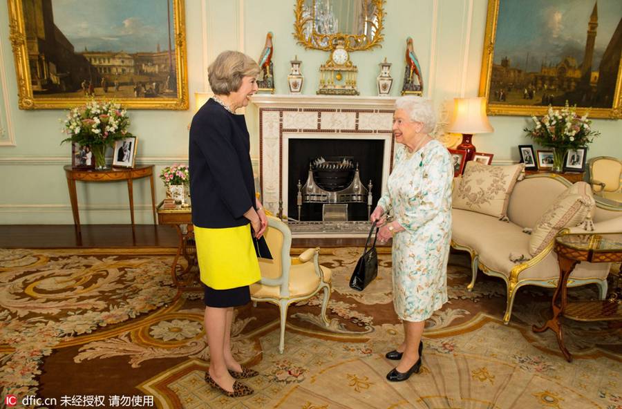 英国女王接见特蕾莎·梅 任命其为新首相