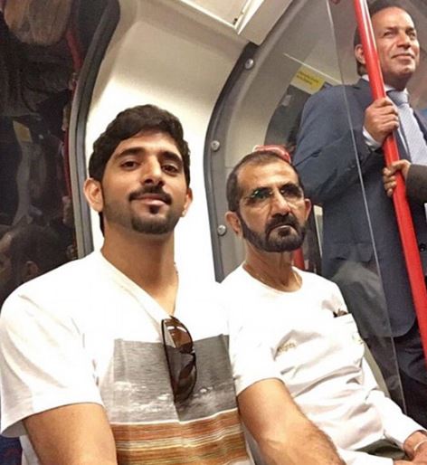 迪拜酋长父子“微服出巡” 大热天伦敦挤地铁