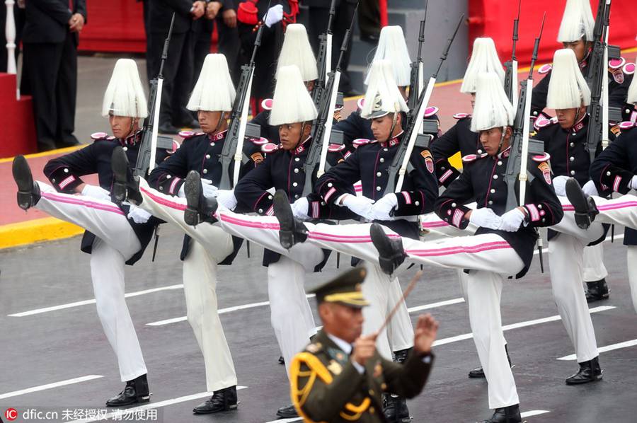 秘鲁庆祝第195个独立日 阅兵仪式长这样