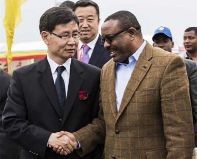驻埃塞俄比亚大使腊翊凡与埃塞总理共同出席亚的斯-阿达玛高速路二期竣工仪式