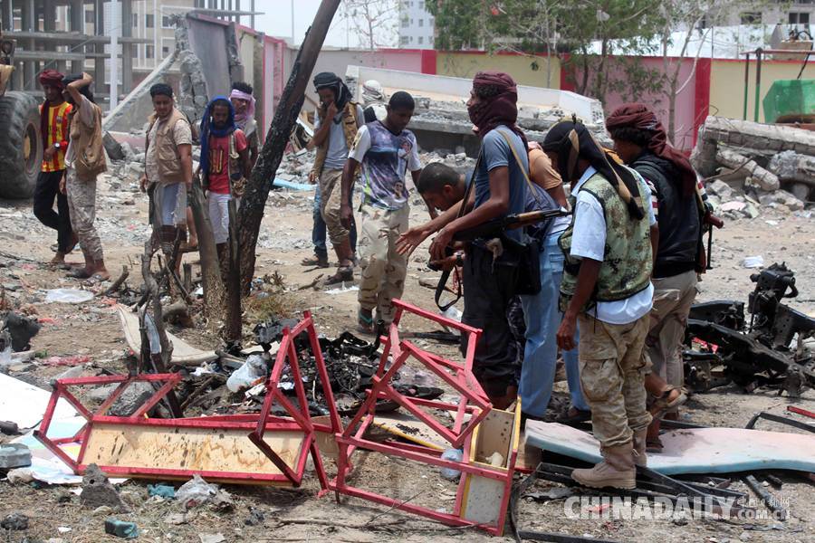 也门新兵学校遭自杀式袭击至少65人死亡