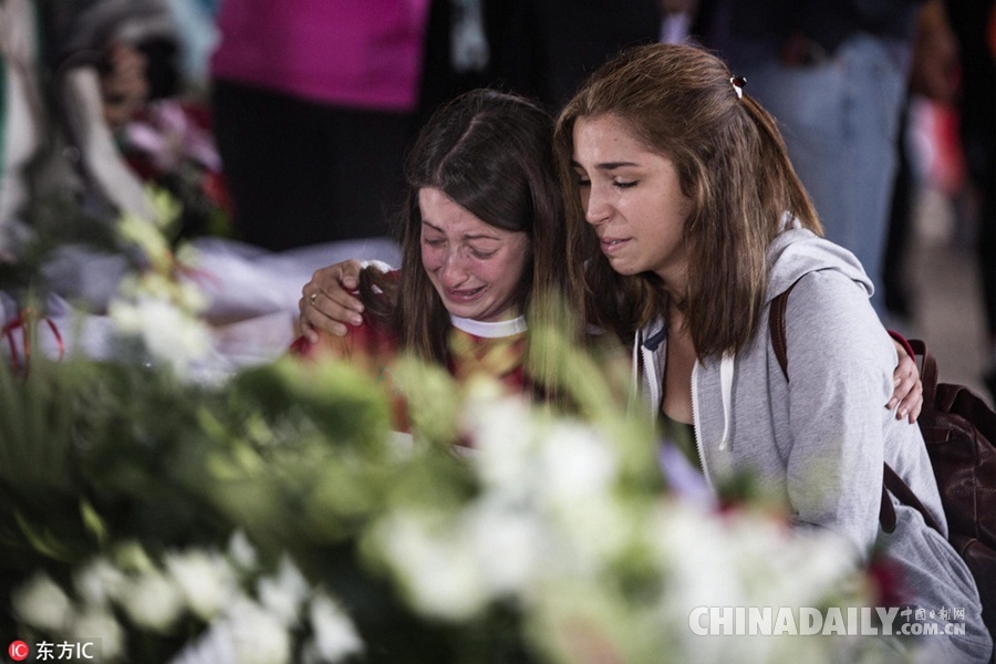 意大利为地震遇难者举行国葬 亲属悲痛欲绝