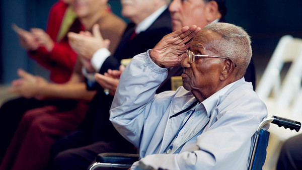 美非裔二战老兵度过107岁生日 未曾料到黑人总统当政