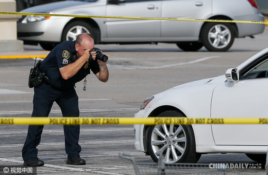 美国休斯敦一购物中心发生枪击案 枪手被击毙