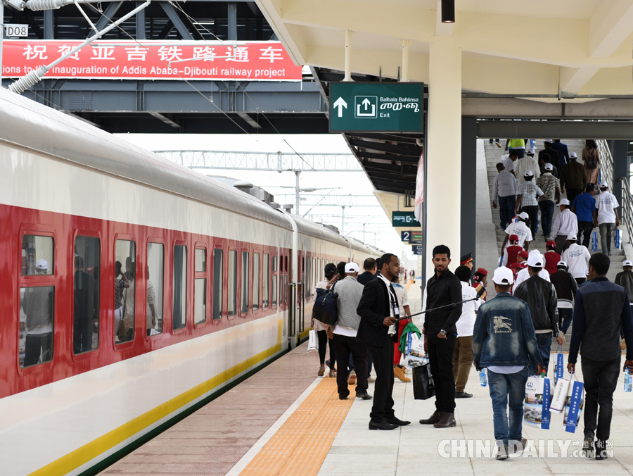 组图：在非洲首条电气化铁路上体验中国标准