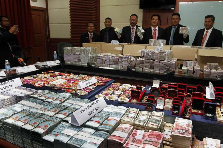马来西亚查获最大贪腐案 30名调查人员数赃款数到手疼！