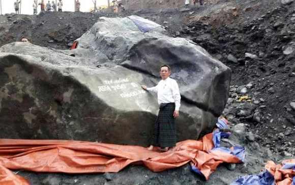 缅甸发现175吨巨型玉原石 估价近12亿元人民币