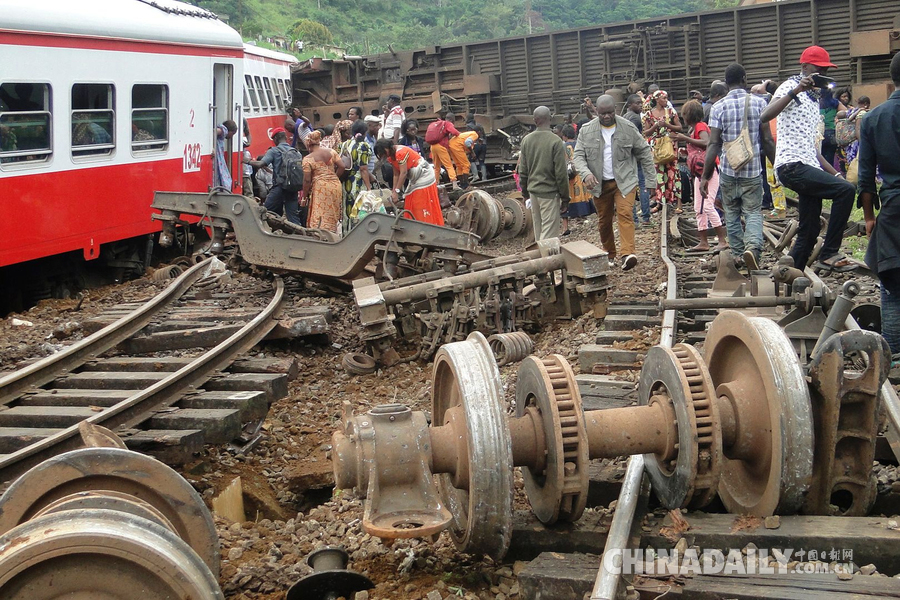 喀麦隆一列车脱轨 已造成至少53人死亡