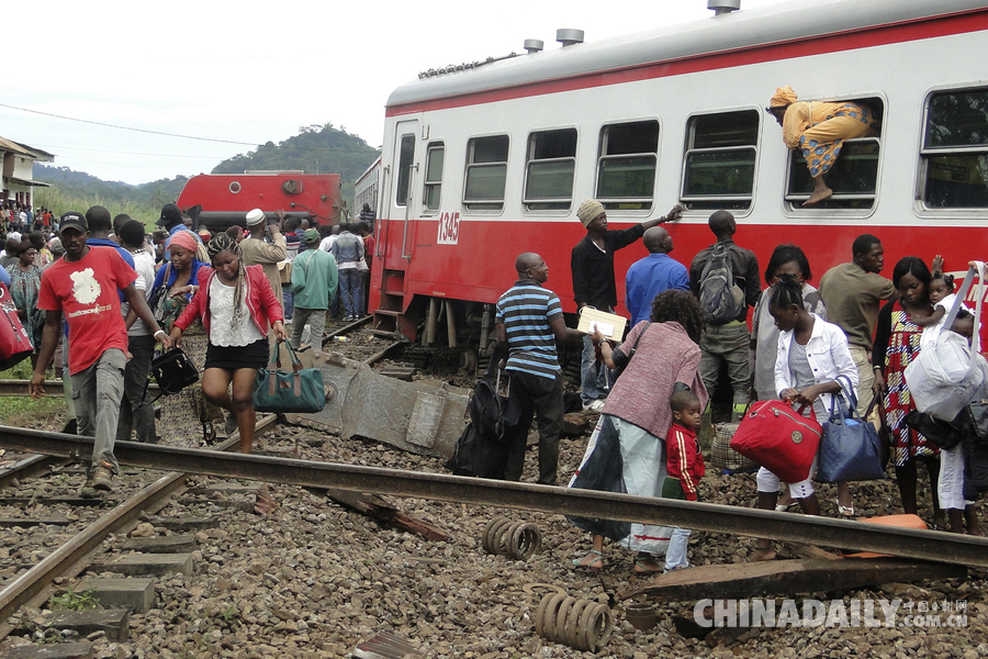 喀麦隆一列车脱轨 已造成至少53人死亡