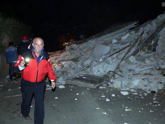 意大利中部连发两次强震 民众担忧更强余震来袭