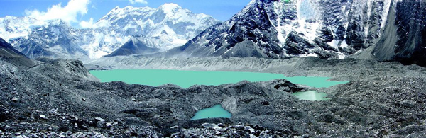 防止下游被淹 尼泊尔为珠峰冰川湖成功泄洪