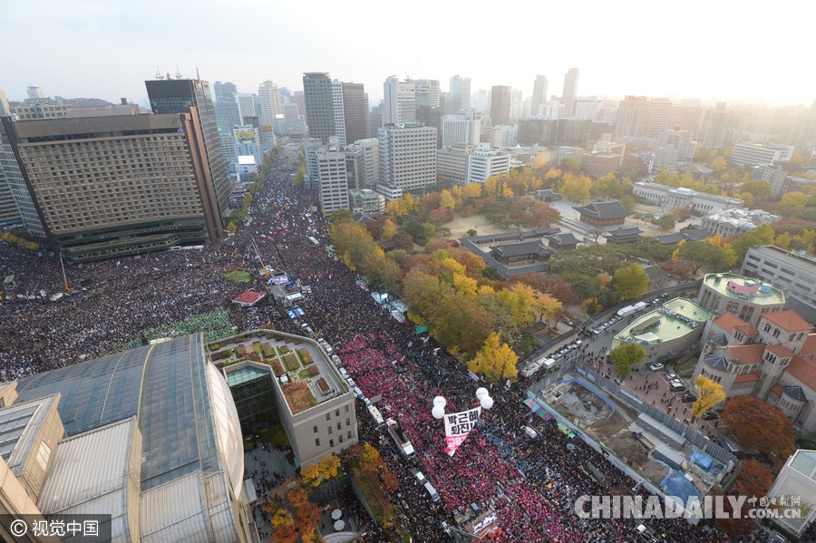 韩民众举行第三轮集会要求朴槿惠下台