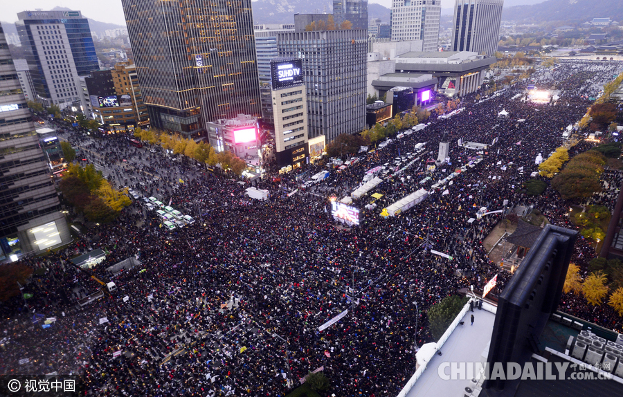 韩民众举行第三轮集会要求朴槿惠下台