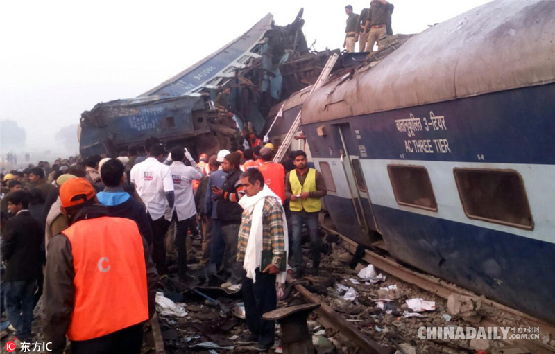 印度列车脱轨已致100余人丧生 救援仍持续