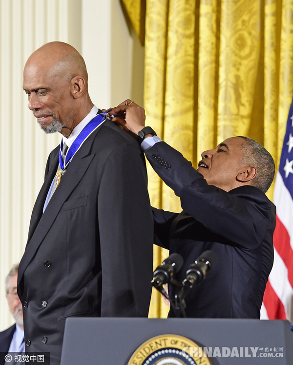 乔丹等21人获奥巴马颁发总统自由勋章