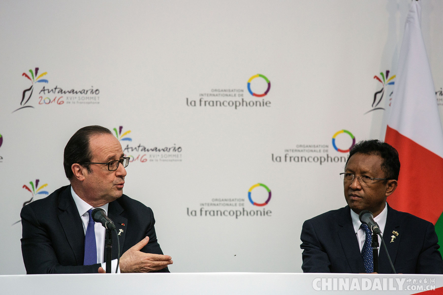 法国总统奥朗德呼吁给古巴一个重返国际社会的机会