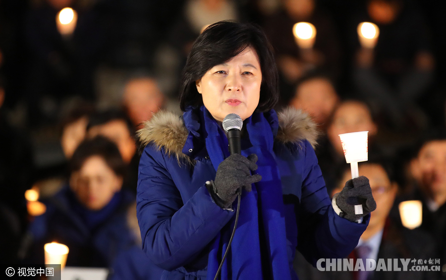 韩国在野党议员点烛集会 表弹劾总统决心