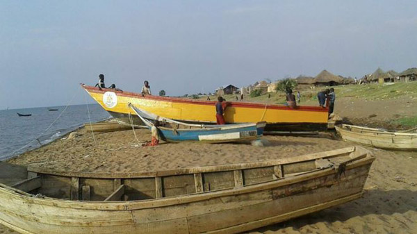 超载又酿悲剧：乌干达一球队遇翻船事故 至少30人溺亡