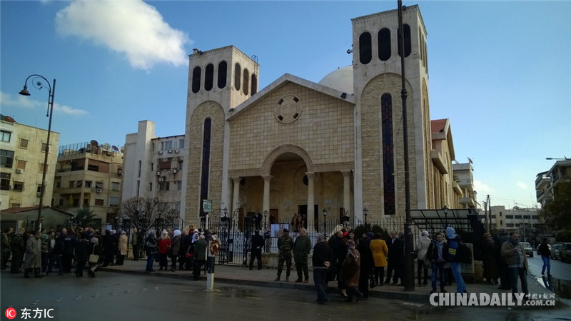 叙利亚阿勒颇民众悼念俄图-154飞机失事遇难者