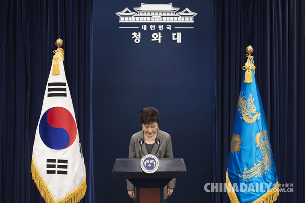 韩国“亲信干政”：朴槿惠遭弹劾后首次召开记者会