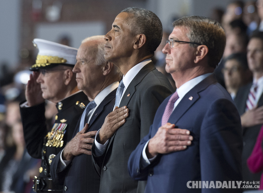 奥巴马参加荣誉告别仪式 全程抿嘴神情凝重