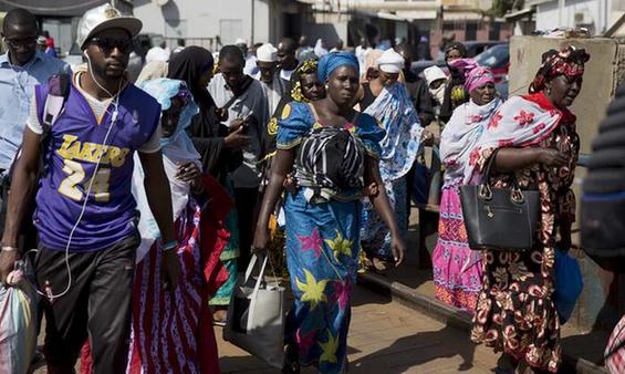 冈比亚政治危机和平解决 前总统退位离境流亡海外