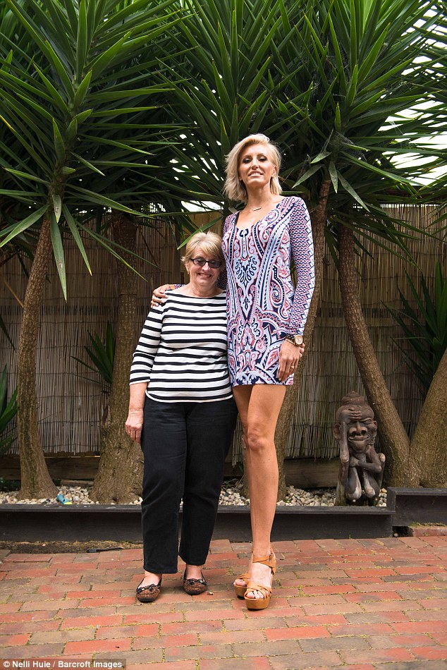澳洲女子腿长超过1.3米 欲挑战吉尼斯世界纪录