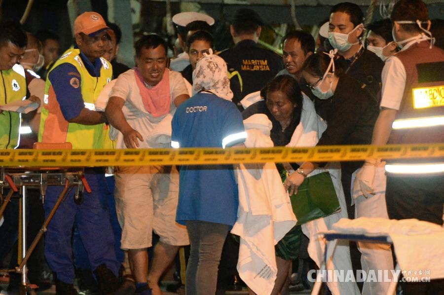 马来西亚沙巴州沉船事件获救中国游客抵达哥打基纳巴卢
