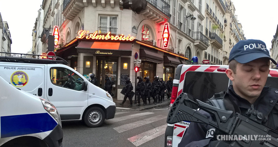 法国卢浮宫发生袭击事件 警方展开搜查