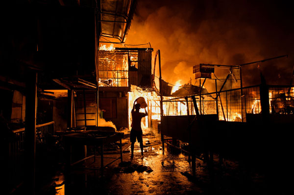 ﻿马尼拉贫民窟发生大火 1.5万人流离失所
