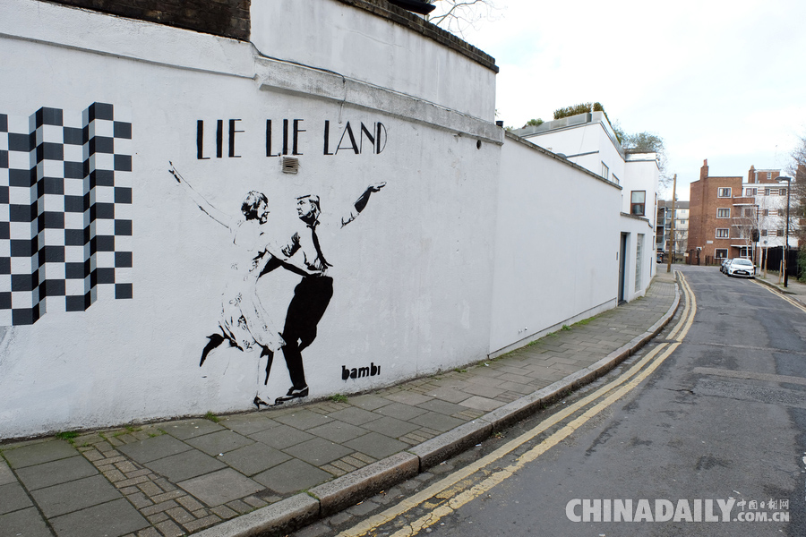 英国艺术家创作涂鸦《谎言之城》主角竟是美英领导人