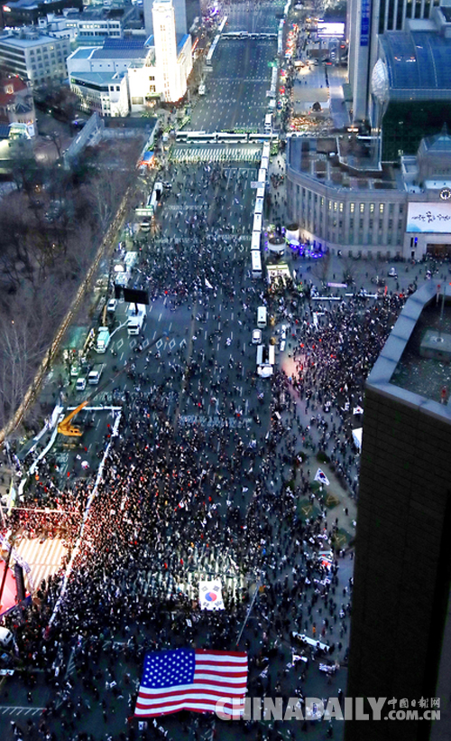 韩国朴槿惠支持者举美国国旗集会示威