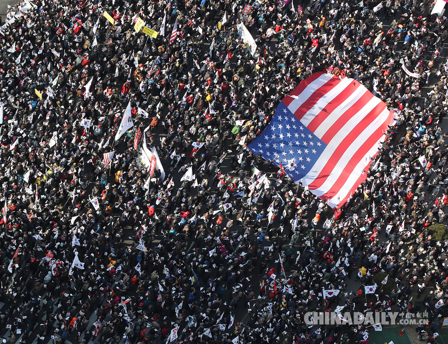 韩国朴槿惠支持者举美国国旗集会示威