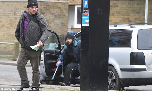 三名英国男子开车去剑桥乞讨 假装无家可归惹众怒