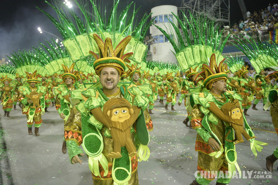 巴西狂欢节“火辣”开幕
