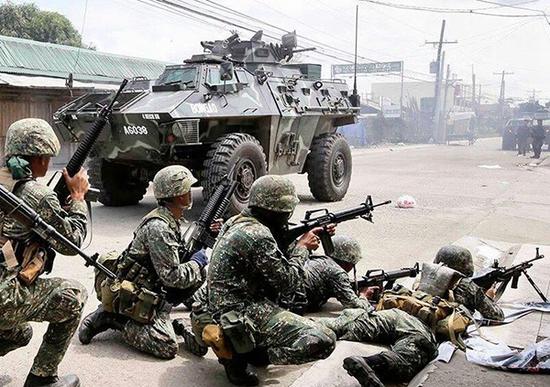 菲律宾军方空袭反政府武装以回应撕票威胁