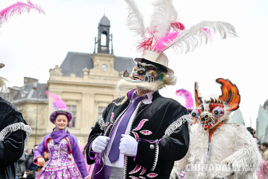 组图：多国民众盛装参加巴黎狂欢节