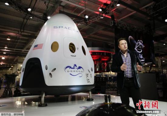 SpaceX公司计划2018年送两名太空游客绕月飞行