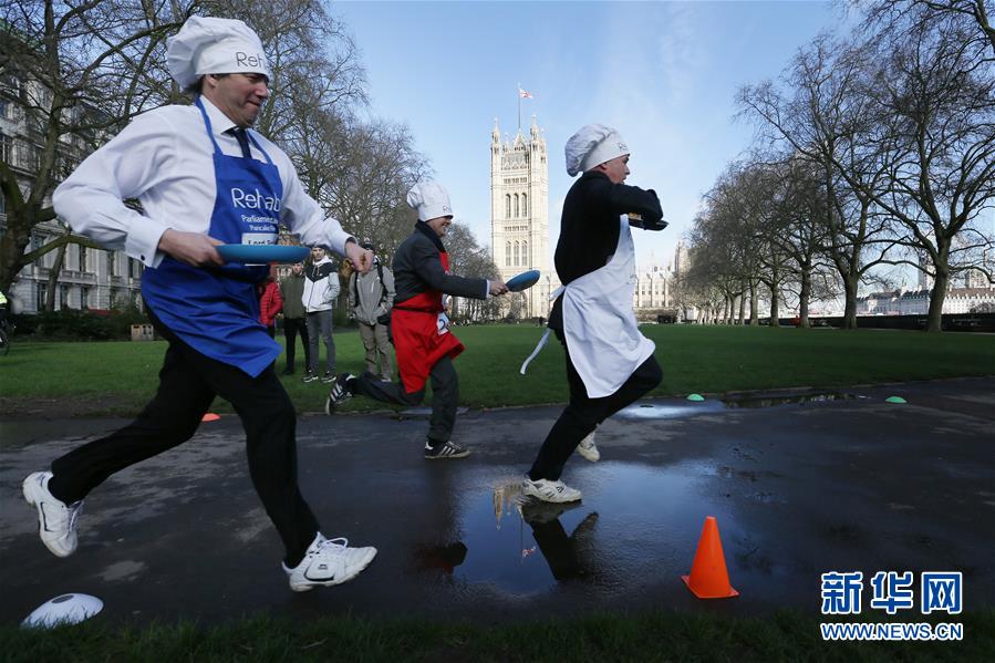 英国：议会的颠煎饼跑比赛（组图）