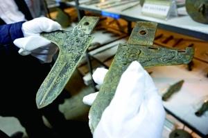 成都发现近200座春秋战国墓 出土500余件青铜器