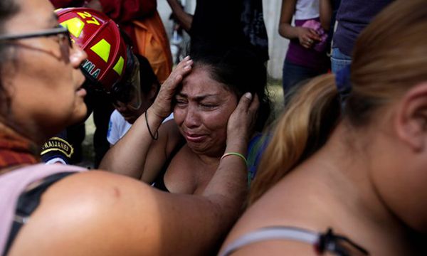 危地马拉儿童收养中心火灾致22死 被爆内部存在虐待行为
