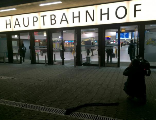 男子持斧袭击德国火车站人群致7伤 或有心理问题