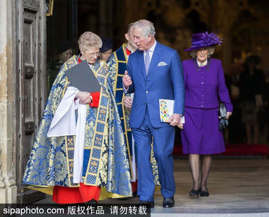 英王室参加英联邦纪念日 哈里王子潇洒现身
