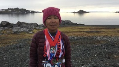 美国70岁奶奶不服老 7天跨越7大洲跑7场马拉松