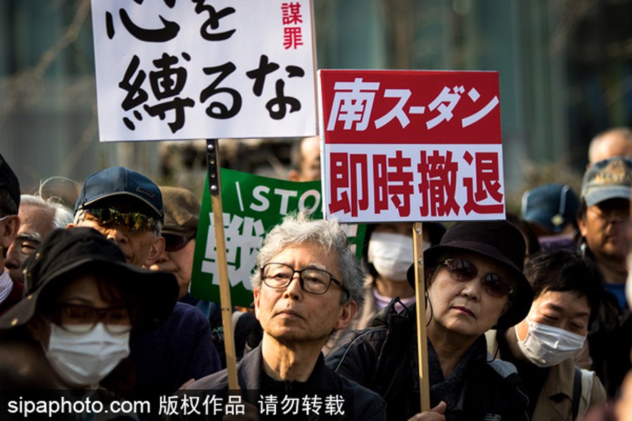 日本首相安倍晋三丑闻缠身 东京市民集会抗议