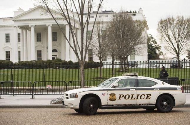 白宫再出安全事故 男子驾车闯检查点威胁有炸弹
