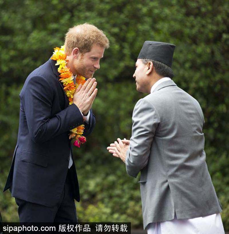 哈里王子现身尼泊尔大使馆参加庆典活动
